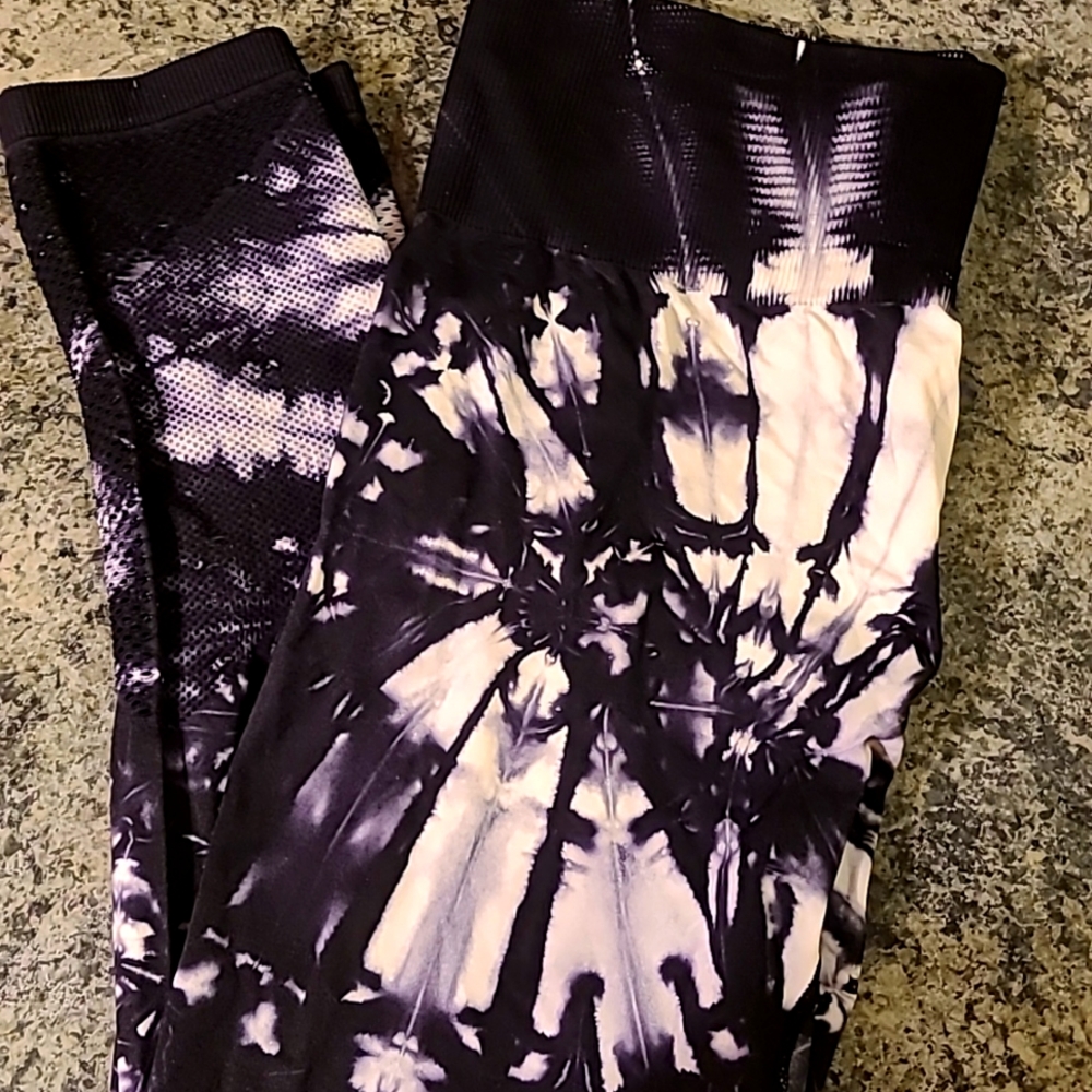 NEW DKNY COMPRESSION LEGGINGS